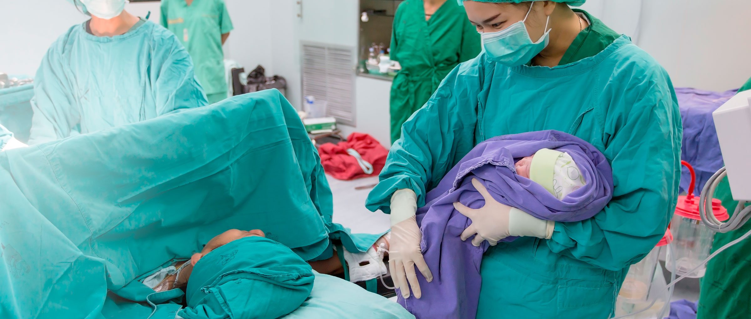 Cesarean section procedure for childbirth