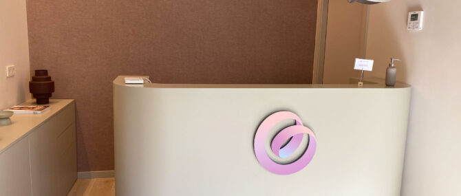Imagen: Reception desk at Next Fertility Valencia